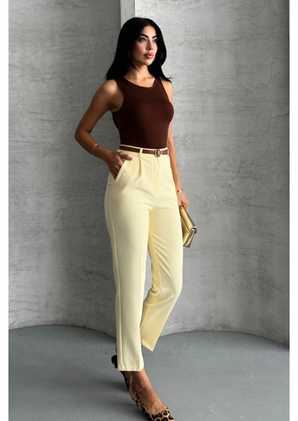 Kadın Dar Paça Pileli Kemerli Mevsimlik Kumaş Pantolon Sarı Sarı / 42