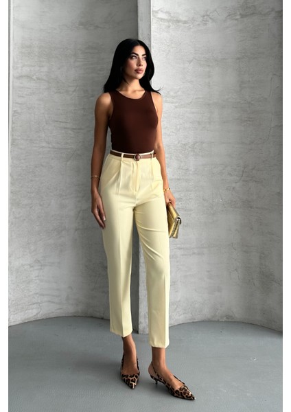 Kadın Dar Paça Pileli Kemerli Mevsimlik Kumaş Pantolon Sarı Sarı / 42