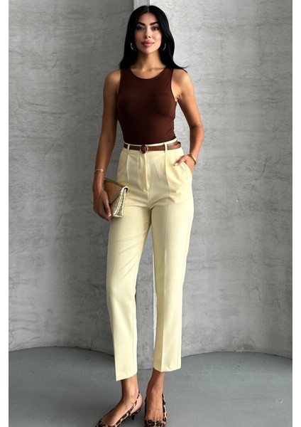 Kadın Dar Paça Pileli Kemerli Mevsimlik Kumaş Pantolon Sarı Sarı / 42