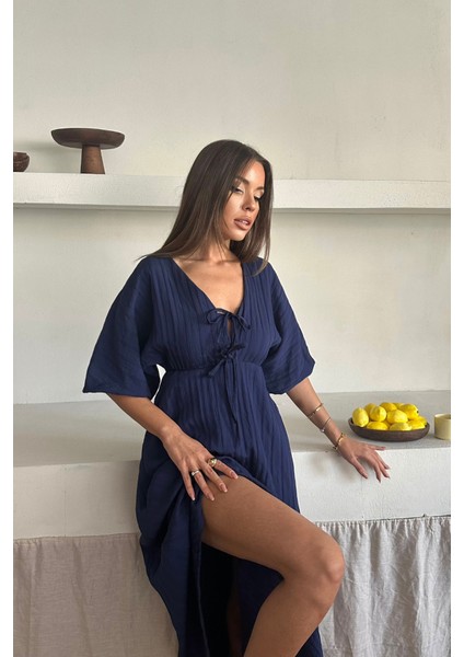 V Yaka Dökümlü Elbise - Lacivert fırsatları