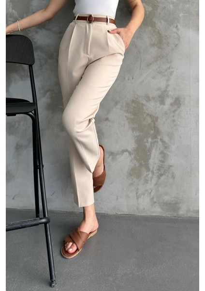 Kadın Dar Paça Pileli Kemerli Mevsimlik Kumaş Pantolon Krem Krem / 42