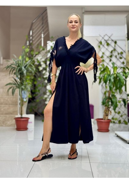 PT242500 Beli Lastikli Yaka Omuz Püsküllü Derin Yırtmaçlı Coton Elbise Siyah