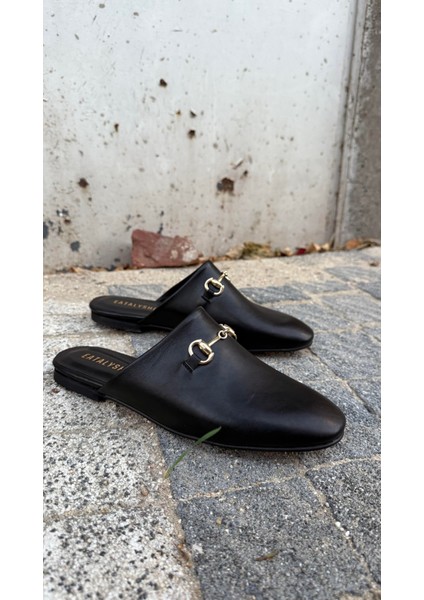 Siyah Cilt Tokalı Düz Model Terlik