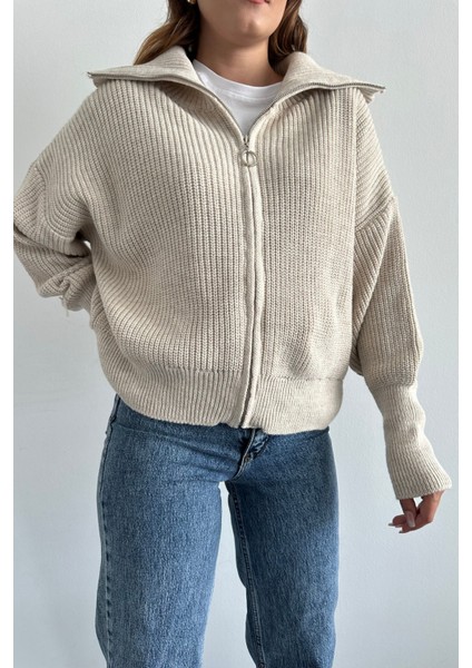 Taş Devrik Yaka Fermuarlı Triko Hırka Taş / Standart fırsatları