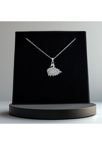 Çelik Kararmaz Beyaz Kuğu Kolye