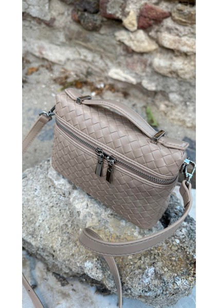 Fermuarlı Örme Deri Çanta Bej fiyatları