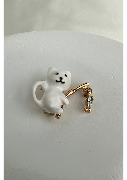 Beyaz Mineli Balık Tutan Kedi Broş (2cm)