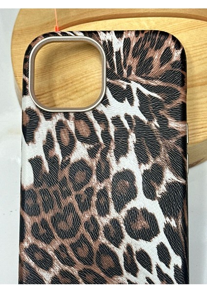 Iphone 15 Leopar Desenli Kılıf