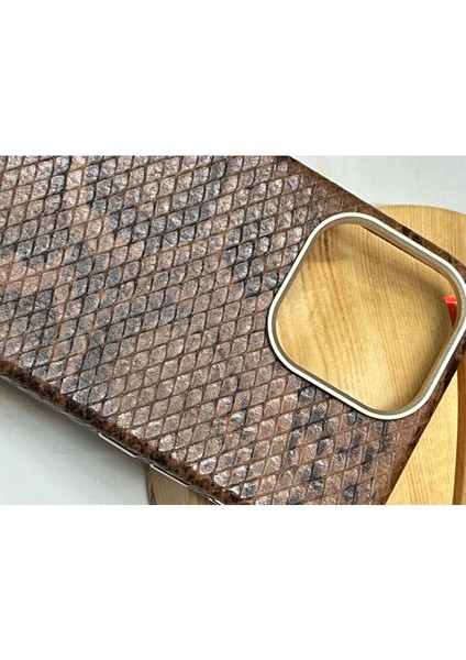 16 Pro Yılan Desenli Kılıf