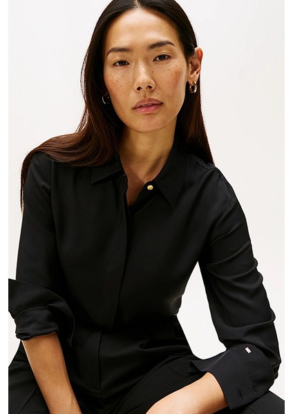 Kadın Regular Fit Gizli Patlı Viskon Gömlek - Siyah fırsatları