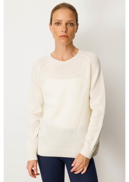 Kadın Sıfır Yaka Önü ve Kol Ortası Saç Örgü Yün Kazak Kemik