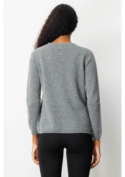 Kadın Sıfır Yaka Kartanesi Işlemeli Yün Kazak Füme fırsatları