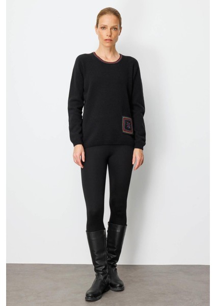 Kadın Sıfır Yaka Cebi ve Yakası Tığlamalı Yün Kazak Siyah fırsatları