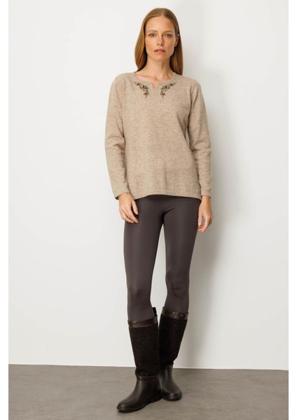 Kadın Sıfır Yaka Yaka Kenarı Işlemeli Yün Bluz K.bej indirimleri