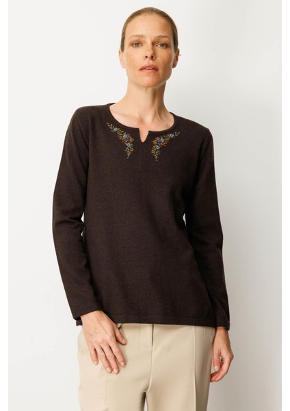 Kadın Sıfır Yaka Yaka Kenarı Işlemeli Yün Bluz K.kahve