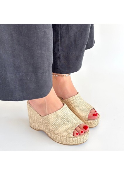 Tlay Bej Hasır Dokumalı Dolgu Topuk Terlik modelleri