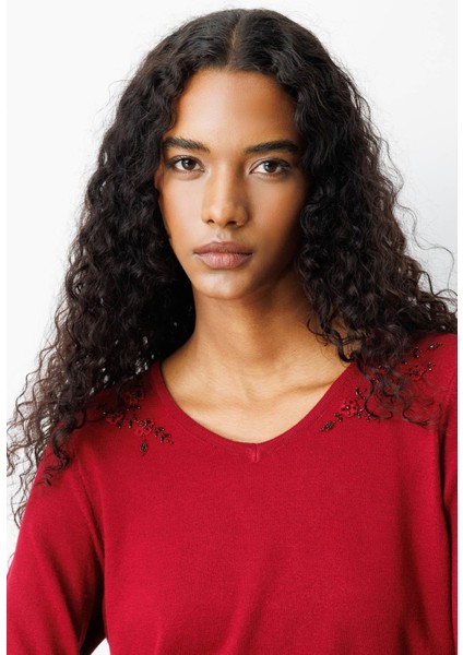 Kadın V Yaka Omuzları Boncuk Işlemeli Bluz Vişne fırsatları