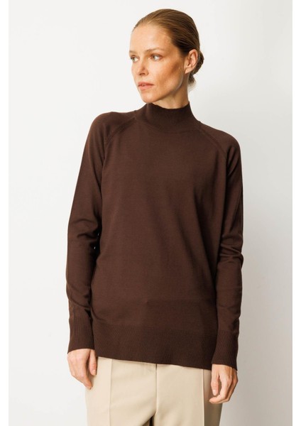 Kadın Yarım Balıkçı Yaka Kolları Yırtmaçlı Kazak Kahve