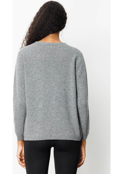 Kadın Sıfır Yaka Omuzu Işlemeli Yün Kazak Füme indirimleri