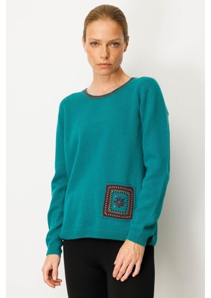 Kadın Sıfır Yaka Cebi ve Yakası Tığlamalı Yün Kazak A.ö.başı fiyatları