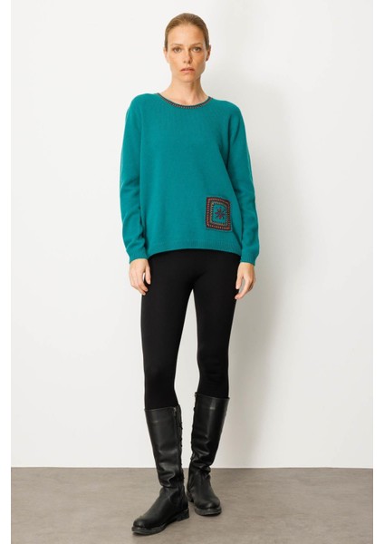 Kadın Sıfır Yaka Cebi ve Yakası Tığlamalı Yün Kazak A.ö.başı fırsatları