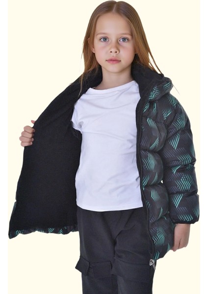 Kız Çocuk Siyah Yeşil Dijital Desen Içi Polar Su ve Rüzgar Geçirmez Kapüşonlu Şişme Kışlık Mont