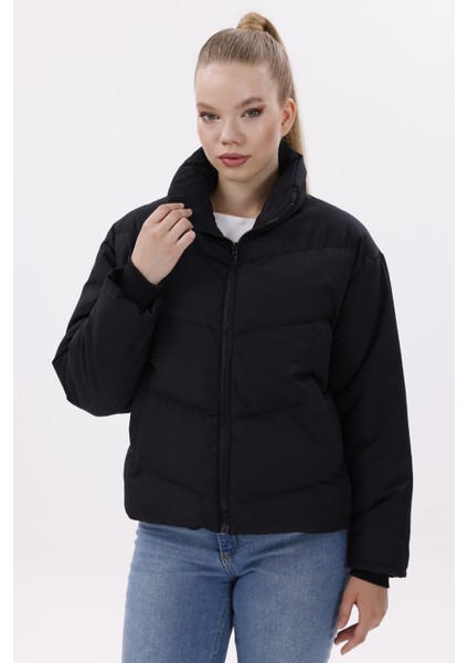 Kadın Dolgulu Puffer Mont - Yüksek Yaka, Suya Dayanıklı