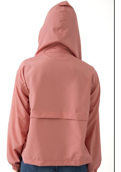 Spor Kadın Su Geçirmez ve Rüzgara Kapüşonlu Cepli Çıt Çıtlı Mevsimlik Yağmurluk