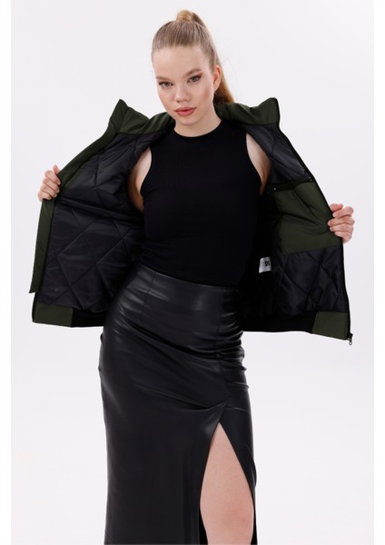 Kadın Haki Astarlı Dik Yaka Mevsimlik Su ve Rüzgar Geçirmez Mont FM-505-K