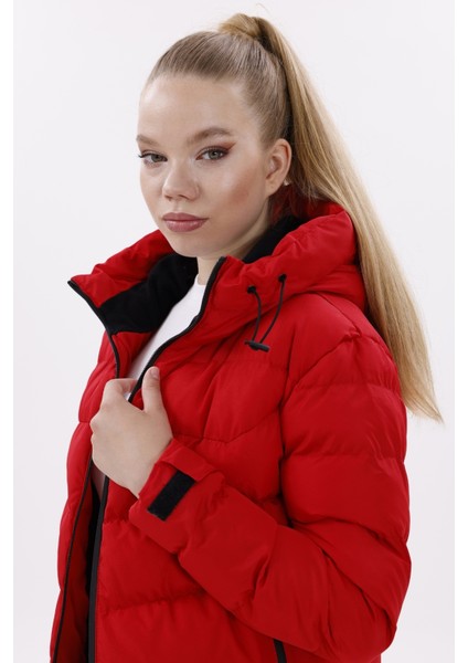 Kadın Kırmızı Kapüşonlu Içi Polarlı Su Geçirmez Rüzgara Dayanıklı Şişme Mont & Kaban & Parka