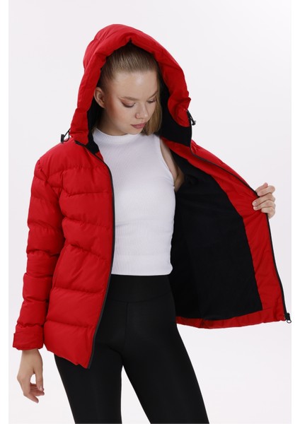 Kadın Kırmızı Kapüşonlu Içi Polarlı Su Geçirmez Rüzgara Dayanıklı Şişme Mont & Kaban & Parka