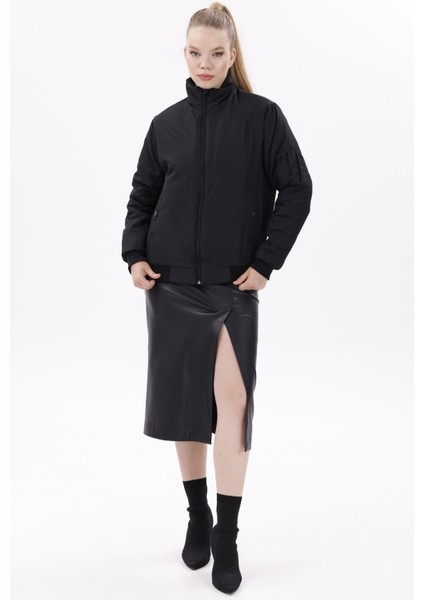 Kadın Siyah Astarlı Dik Yaka Mevsimlik Su ve Rüzgar Geçirmez Mont FM-505-K