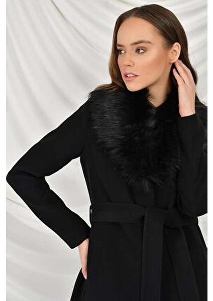 Kadın Ara Boy Kaban Siyah Kürklü Detaylı Kalın Dokuma 2020 Sonbahar-Kış