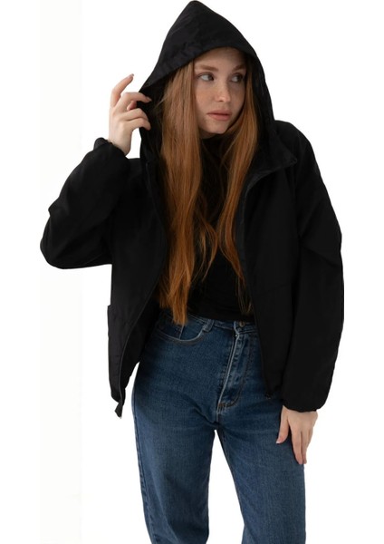 Spor Kadın Kapüşonlu Su ve Rüzgar Geçirmez Cepli Içi Astarlı Oversize Mevsimlik Yağmurluk