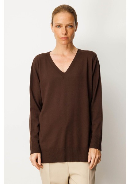 Kadın V Yaka Önü Arkası Yırtmaçlı Kazak Kahve