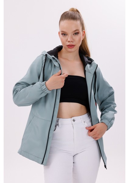 Kadın Mint Yeşil Içi Astarlı Su Geçirmez ve Rüzgara Dayanıklı Kapüşonlu Cepli Yağmurluk - Rüzgarlık