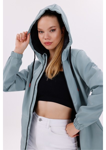 Kadın Mint Yeşil Içi Astarlı Su Geçirmez ve Rüzgara Dayanıklı Kapüşonlu Cepli Yağmurluk - Rüzgarlık