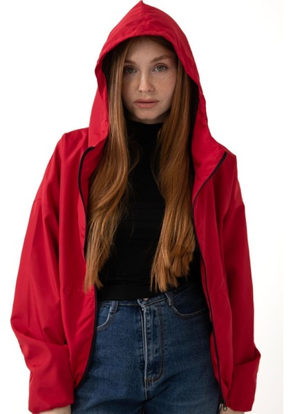 Spor Kadın Kapüşonlu Su ve Rüzgar Geçirmez Cepli Içi Astarlı Oversize Mevsimlik Yağmurluk