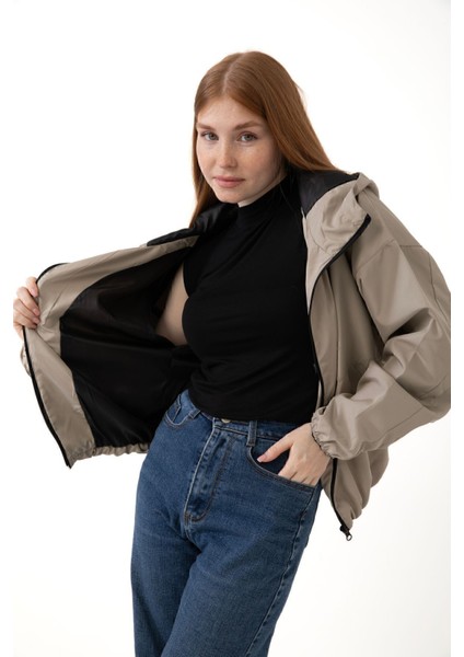 Spor Kadın Kapüşonlu Su ve Rüzgar Geçirmez Cepli Içi Astarlı Oversize Mevsimlik Yağmurluk