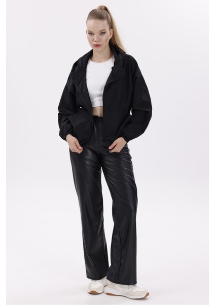 Kadın Siyah Kapüşonlu Su ve Rüzgar Geçirmez Oversize Yağmurluk Rüzgarlık Y20