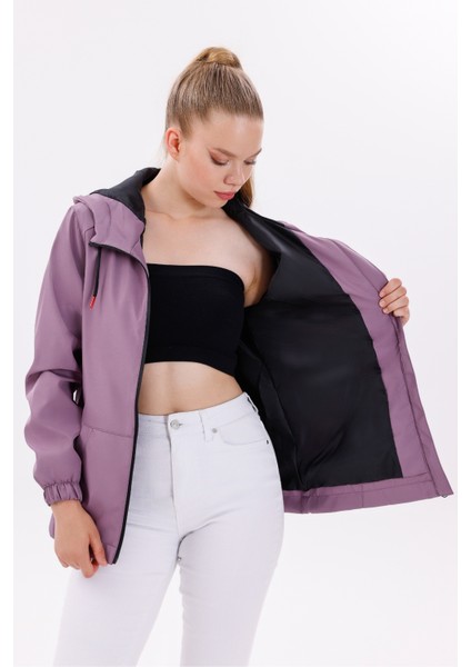 Kadın Mürdüm Içi Astarlı Su Geçirmez ve Rüzgara Dayanıklı Kapüşonlu Iç Cepli Yağmurluk - Rüzgarlık