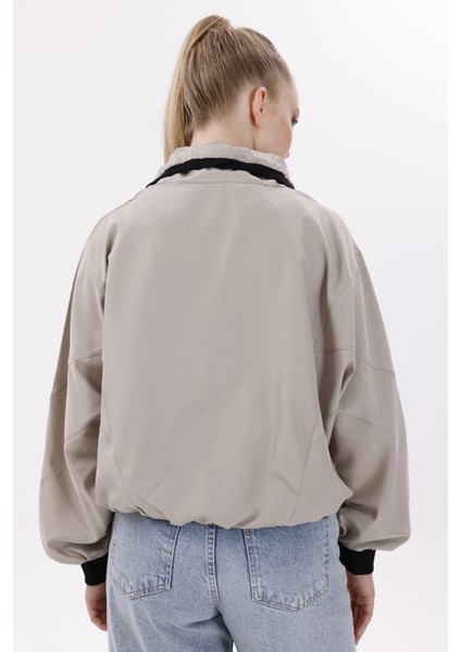 Kadın Taş Dik Yaka Su ve Rüzgar Geçirmez Oversize Crop Mevsimlik Yağmurluk Rüzgarlık Y30