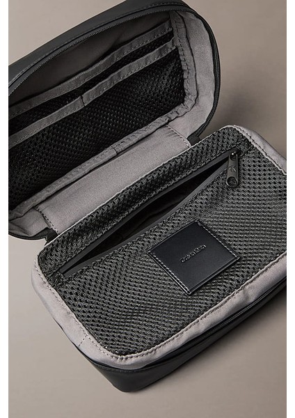 Erkek Asma Kancalı Amblemli Seyahat Tipi El Çantası - Siyah fiyatları