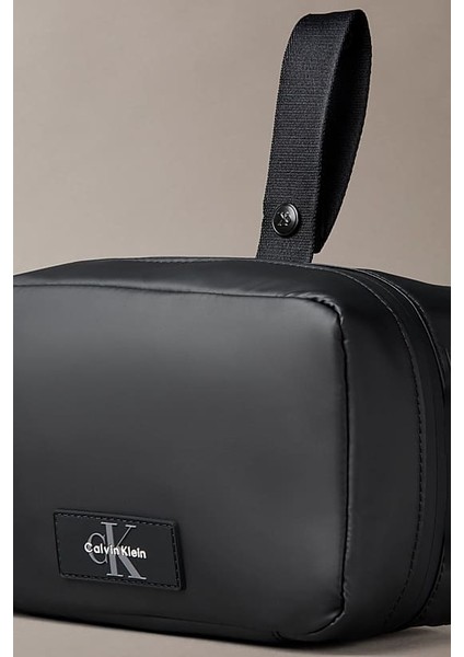 Erkek Asma Kancalı Amblemli Seyahat Tipi El Çantası - Siyah modelleri