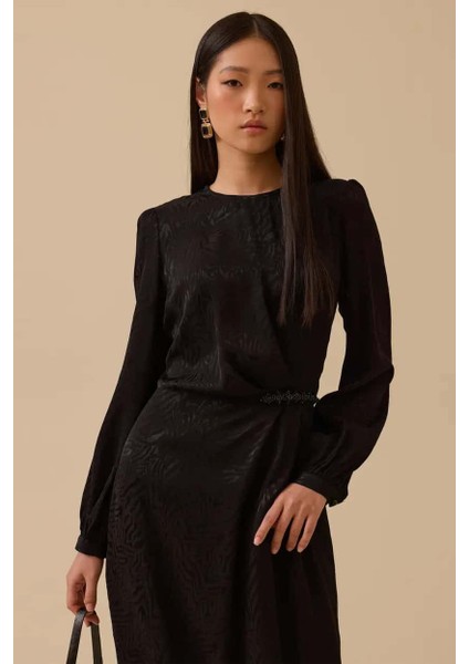 Kadın Desenli Boncuk Detaylı Saten Elbise - Siyah modelleri