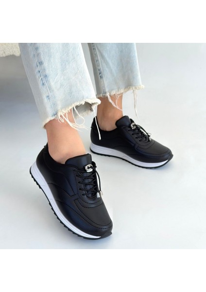 Siyah Bağcıklı Kadın Spor Ayakkabı fırsatları