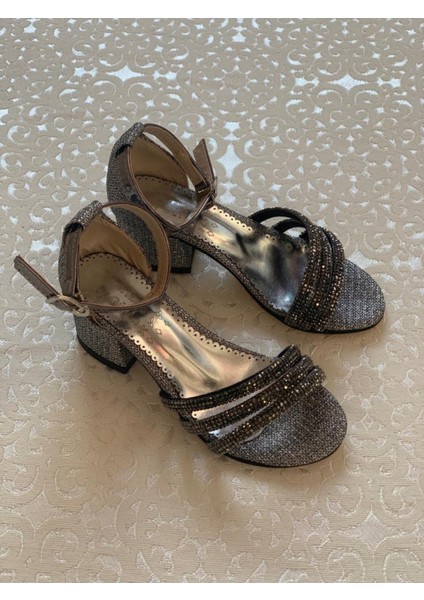 Üç Bant Taş Detaylı Abiye Çocuk Topuklu Ayakkabı fırsatları