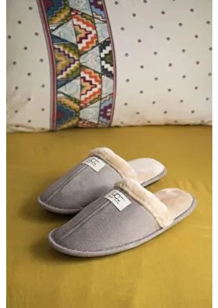 Peluşlu Gri Ev Terliği Kadın Bağcıksız Konforlu Kullanım İçin Rahat Tasarım