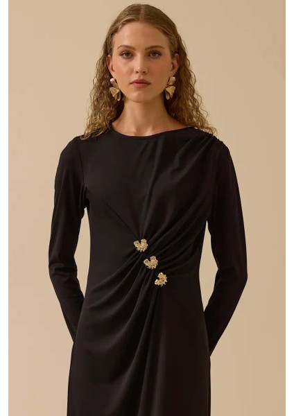 Kadın Gold Aksesuar Detaylı Drapeli Elbise - Siyah fırsatları