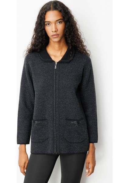 Kadın Polo Yaka Cebi Nakış Işlemeli Yün Hırka Siyah